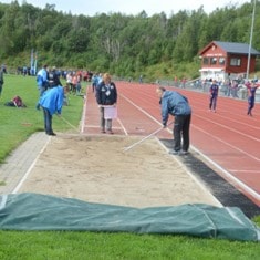 Friidrett i vind og regn